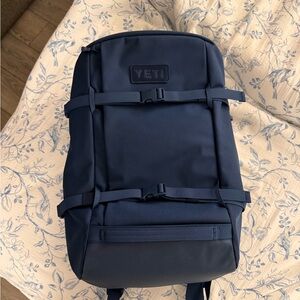 Yeti Crossroads 35L backpack 27L